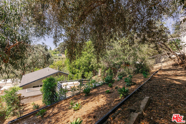 1942 Lake Shore Avenue, Los Angeles CA: https://media.crmls.org/mediaz/9a13430e-af2d-4e79-9a14-7dd2e90177e1.jpg