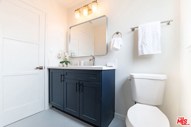 17209 Stagg Street, Van Nuys CA: https://media.crmls.org/mediaz/9a136aab-7852-408c-8f18-04da4388b5bf.jpg
