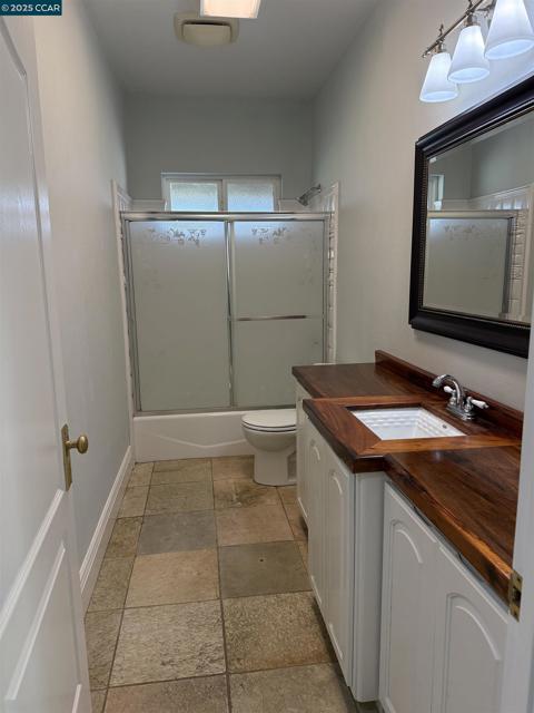 14051 State Highway 4, Byron CA: https://media.crmls.org/mediaz/9a136c1f-b9d6-4b21-98fc-25791ac4752a.jpg