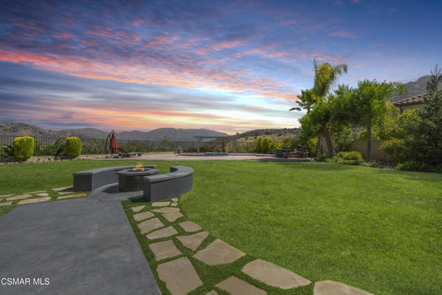 1915 Hazel Nut Court, Agoura Hills CA: https://media.crmls.org/mediaz/9a13c91e-0684-405a-a846-f9c9e10ee061.jpg