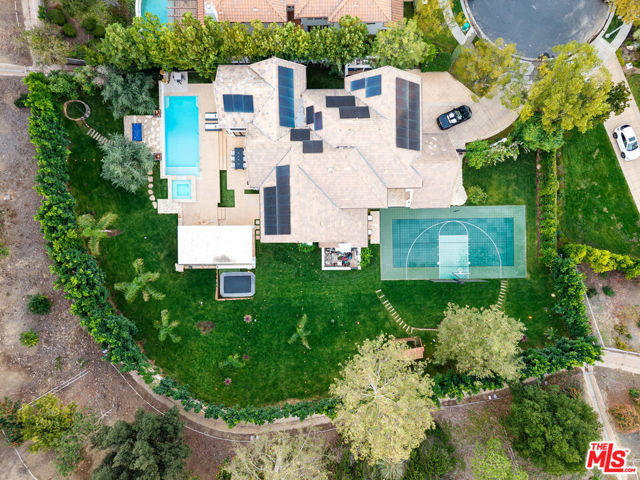 3801 Prado Del Trigo, Calabasas CA: https://media.crmls.org/mediaz/9a13d1d8-82c4-44ba-ac4e-3e7d5e0b0d15.jpg