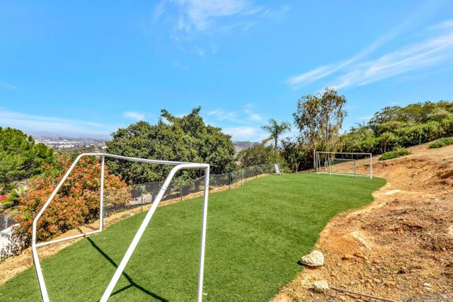 560 Seeforever Dr, San Marcos CA: https://media.crmls.org/mediaz/9a13e5b1-381a-4230-91d7-2ed1680e1d57.jpg