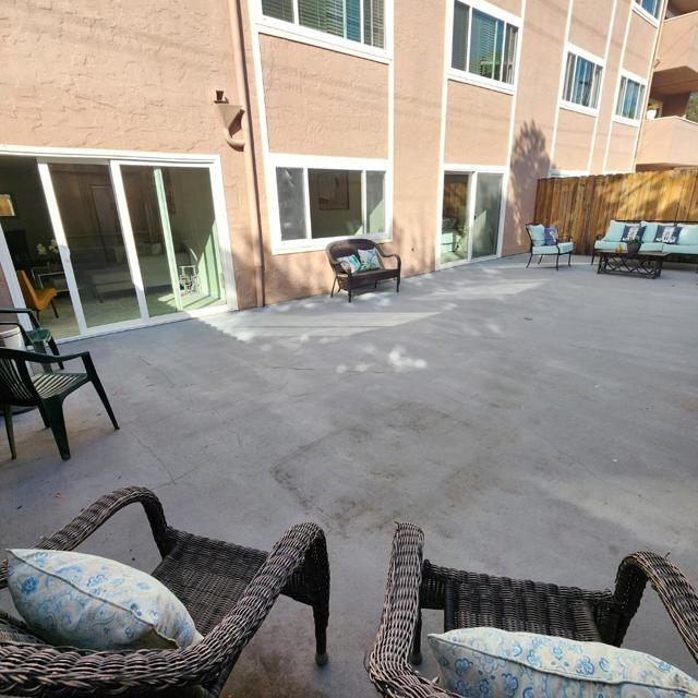 1500 Broadway, Burlingame CA: https://media.crmls.org/mediaz/9a144ef9-784b-45cd-88db-98b59717a4f8.jpg
