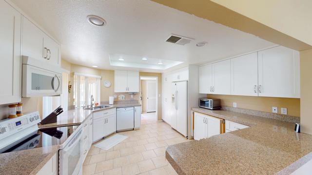 72350 Rim Drive, Palm Desert CA: https://media.crmls.org/mediaz/9a14812e-be30-4673-a3c9-90012727f534.jpg