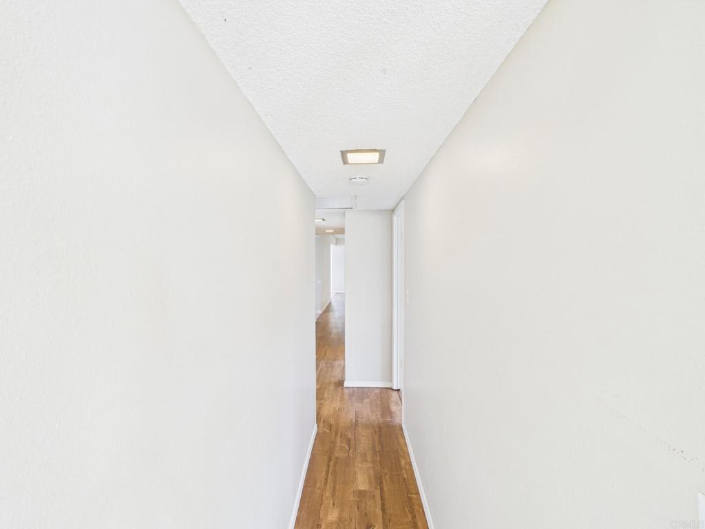 https://media.crmls.org/mediaz/9a149d12-c81f-4d8b-a03d-95b17dd4cb30.jpg?preset=X-Large