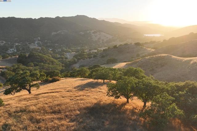 0 Oak Glen Ave, Morgan Hill CA: https://media.crmls.org/mediaz/9a14aff2-ec3f-4092-b2fb-ffdd8ba4cf09.jpg
