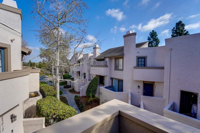 8490 Via Sonoma, La Jolla CA: https://media.crmls.org/mediaz/9a154898-adbe-4289-b39b-e7d7a4d9c42e.jpg