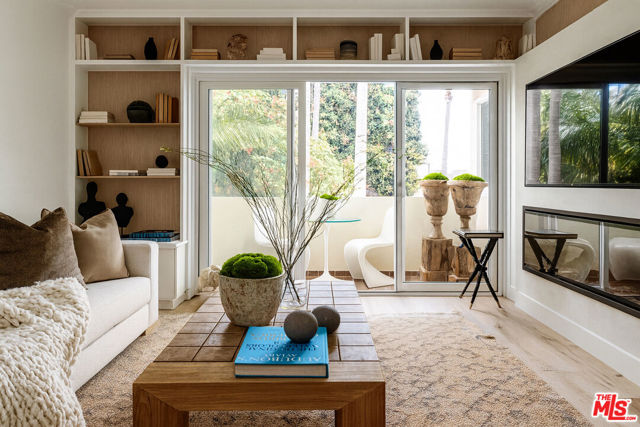 1233 N Laurel Avenue, West Hollywood CA: https://media.crmls.org/mediaz/9a154e12-0f16-465b-baad-1e4a47fda2d9.jpg