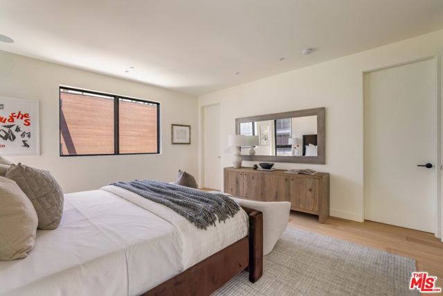 919 1/2 Hilldale Avenue, West Hollywood CA: https://media.crmls.org/mediaz/9a159541-2633-4fb8-a1ae-d9ca46b2fb30.jpg