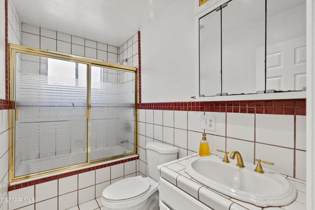623 E Fairmount Road, Burbank CA: https://media.crmls.org/mediaz/9a169dfb-8685-4d5c-afe0-3529fcc77e24.jpg