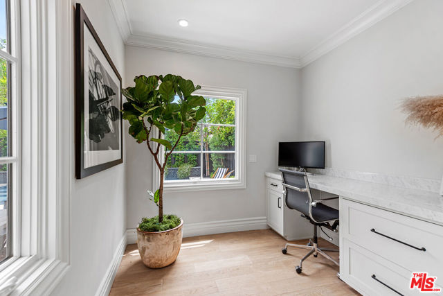14226 Chandler Boulevard, Sherman Oaks CA: https://media.crmls.org/mediaz/9a16c0dc-bcc8-4371-aefd-4f2d8ad2f440.jpg
