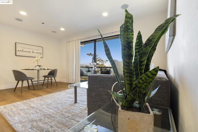 2 Anchor, Emeryville CA: https://media.crmls.org/mediaz/9a179dca-ba62-4691-9231-97cb85c88c8a.jpg