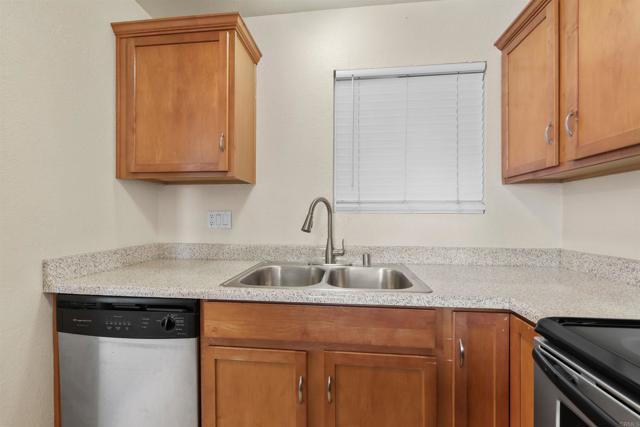 Detail Gallery Image 20 of 32 For 3285 Ocean View Blvd #22,  San Diego,  CA 92113 - 3 Beds | 2 Baths