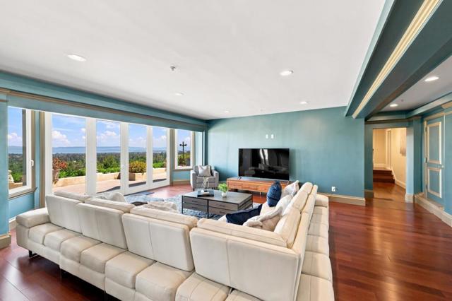 150 New Place Road, Hillsborough CA: https://media.crmls.org/mediaz/9a17e9f7-b5e1-4ede-bcee-30457984f13d.jpg