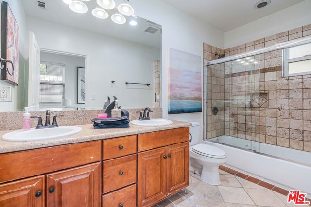 3718 S Barrington Avenue, Los Angeles CA: https://media.crmls.org/mediaz/9a186a78-684d-40ea-8ced-61a05d43c768.jpg