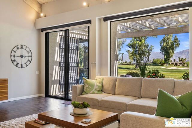 747 Inverness Drive, Rancho Mirage CA: https://media.crmls.org/mediaz/9a188385-5ffc-4264-83e8-9a0c8d3aad46.jpg