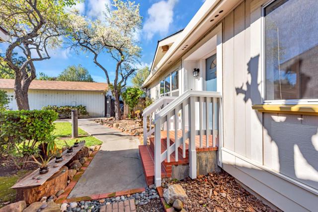 27950 Lancelot Court, Hayward CA: https://media.crmls.org/mediaz/9a1936f0-eba9-4bdc-841e-e6933a5b049e.jpg