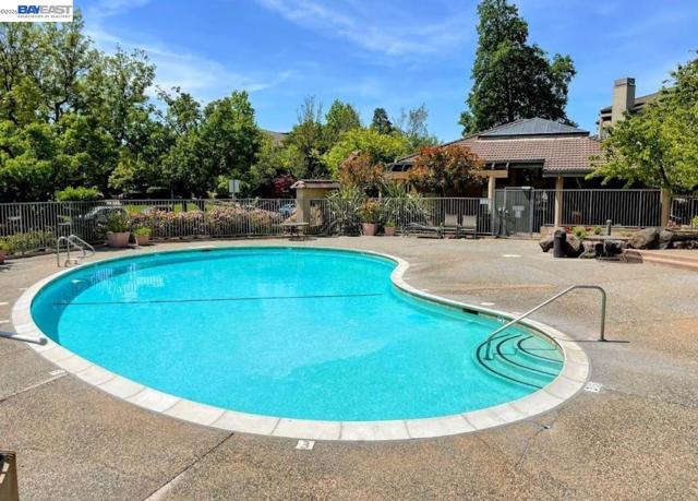 39206 Guardino Dr, Fremont CA: https://media.crmls.org/mediaz/9a1a0ab9-4703-4678-8ab9-821d2a4e8bf4.jpg