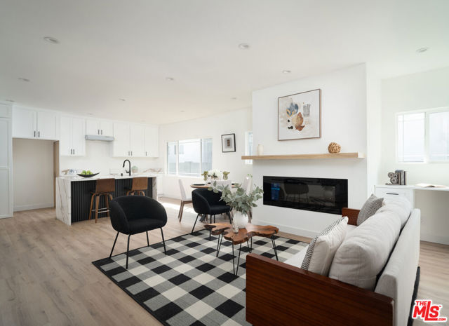 1050 W 48th Street, Los Angeles CA: https://media.crmls.org/mediaz/9a1a1798-d674-4551-9f29-0e45a3d2f144.jpg