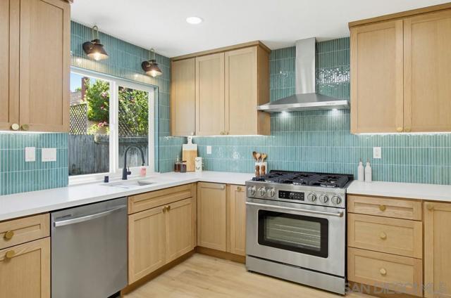 9555 Via Pereza, San Diego CA: https://media.crmls.org/mediaz/9a1a4f0d-b52b-44c6-9f15-6a09788426df.jpg