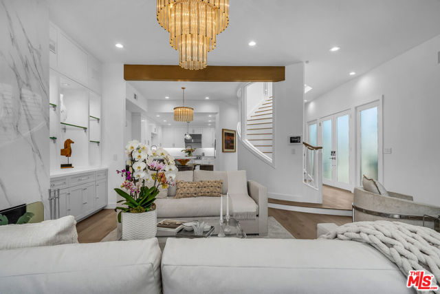 Image 10 of 43 For 2620 Grand Canal