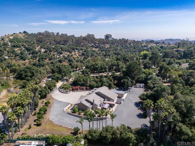10166 Rancho Roble Rd., Escondido CA: https://media.crmls.org/mediaz/9a1aa781-7fb0-4ae8-a682-7c20c1eb6a96.jpg