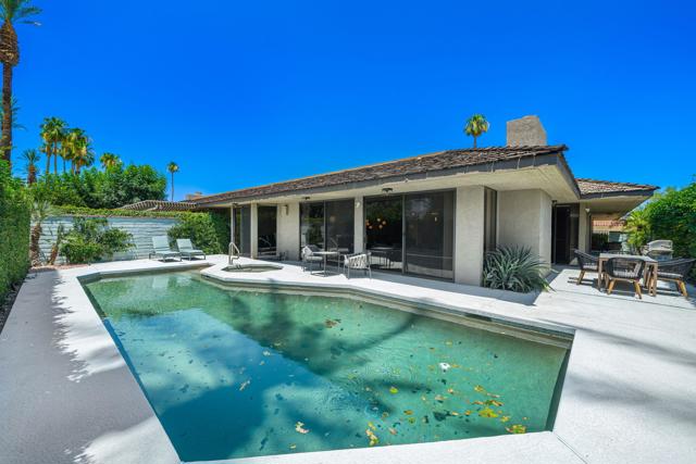88 Princeton Drive, Rancho Mirage CA: https://media.crmls.org/mediaz/9a1ae959-3b1f-446e-96d2-0707f596ed22.jpg