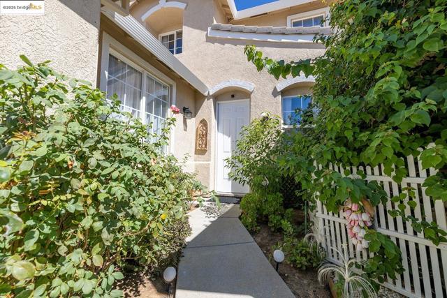 1856 Buck Mountain Court, Antioch CA: https://media.crmls.org/mediaz/9a1bb39e-fa81-49d7-a31c-e4a150ccc85b.jpg