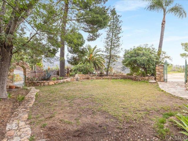 10071 Gomez Creek Road, Fallbrook CA: https://media.crmls.org/mediaz/9a1bd770-2245-4f23-a999-1e653f158f4b.jpg