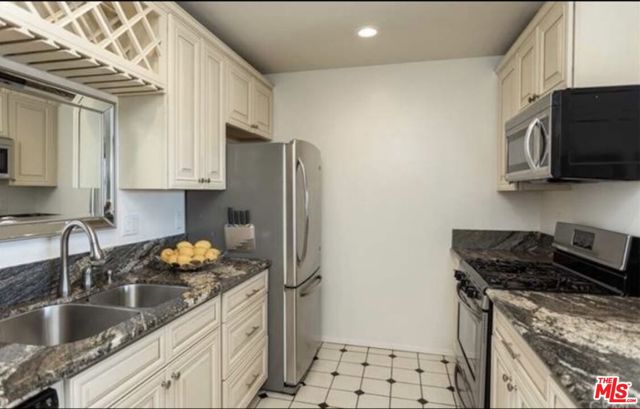 6600 Warner Avenue, Huntington Beach CA: https://media.crmls.org/mediaz/9a1cd22b-6a93-4a96-8555-4ceccee1684b.jpg