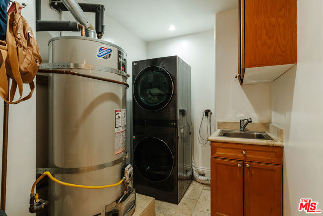 1835 Pandora Avenue, Los Angeles CA: https://media.crmls.org/mediaz/9a1cdc20-033b-4f1c-9880-fd4709d97b09.jpg