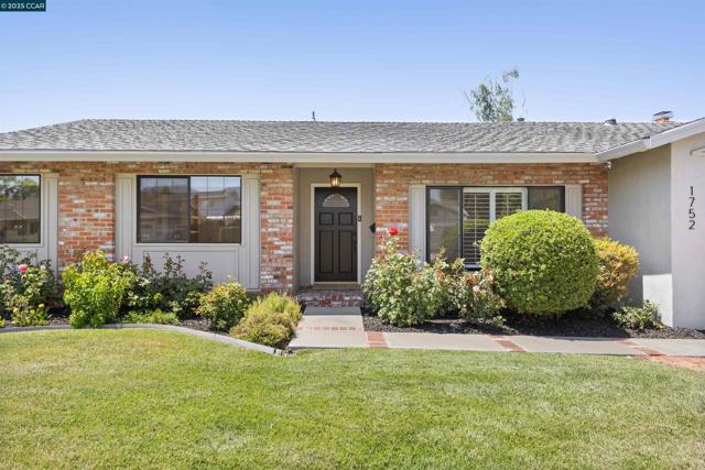 1752 Berrywood Ct, Concord CA: https://media.crmls.org/mediaz/9a1cf1e3-60ab-44de-92e7-846586dadb26.jpg