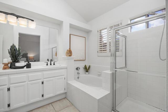 Detail Gallery Image 21 of 42 For 7122 Calabria Ct #E,  San Diego,  CA 92122 - 3 Beds | 2/1 Baths