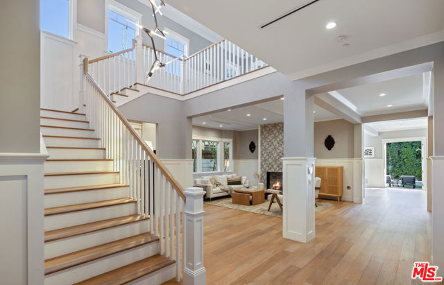 6336 Lindenhurst Avenue, Los Angeles CA: https://media.crmls.org/mediaz/9a1d3d24-751e-46da-96f7-e50ff6e3e3cb.jpg