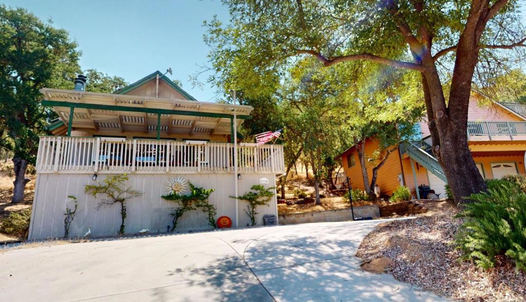 2334 Lakeview Drive
