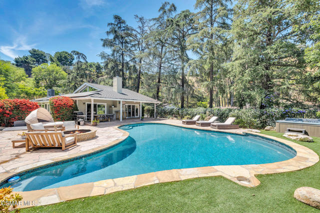 17032 Cotter Place, Encino CA: https://media.crmls.org/mediaz/9a1dc2b5-0a7c-464f-8100-316b39bd037b.jpg