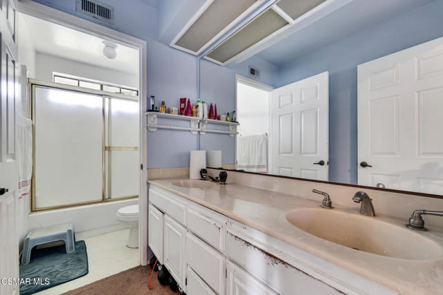 7565 Melvin Avenue, Reseda CA: https://media.crmls.org/mediaz/9a1ecf72-a263-4806-a930-afccd78554b1.jpg