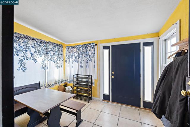 7447 Lockwood St, Oakland CA: https://media.crmls.org/mediaz/9a1ef49c-cbbb-4a0e-801b-a99ac6d715fb.jpg