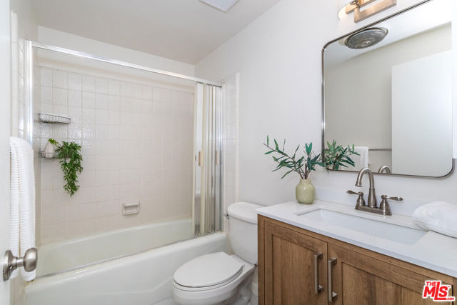 1201 Roxbury Drive, Los Angeles CA: https://media.crmls.org/mediaz/9a1f292c-5141-4bbe-a525-21b1c70c2302.jpg
