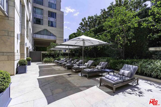 10727 Wilshire Boulevard, Los Angeles CA: https://media.crmls.org/mediaz/9a1f69f5-495f-41bb-a684-ddcea61404e7.jpg