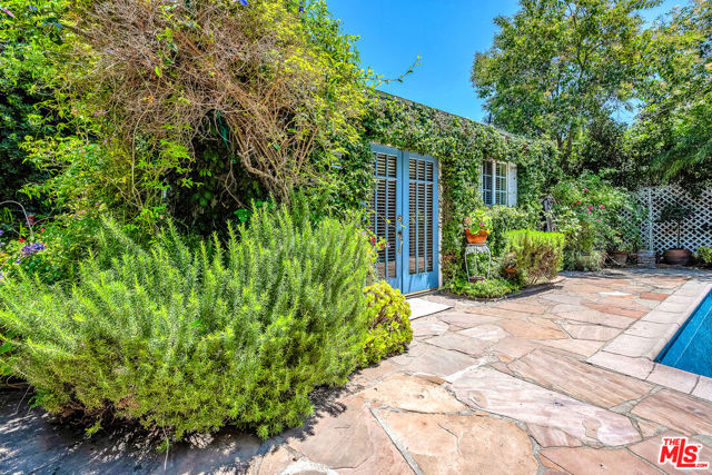 12144 Blix Street photo 4