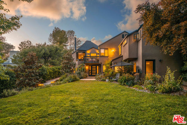 25761 Vista Verde Drive, Calabasas CA: https://media.crmls.org/mediaz/9a215915-66f2-457c-8efb-9f665a32c85e.jpg