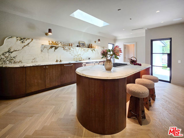 2288 Coldwater Canyon Drive, Beverly Hills CA: https://media.crmls.org/mediaz/9a216e88-3ba9-4d0b-9305-1f6f51cbe222.jpg