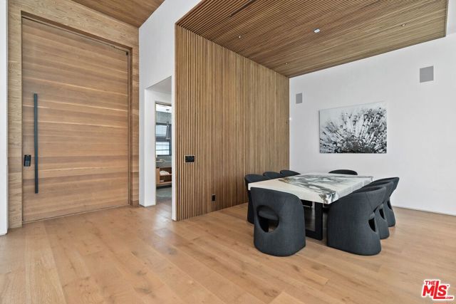 16015 Valley Wood Road, Sherman Oaks CA: https://media.crmls.org/mediaz/9a21b8df-20b0-4215-b5d0-f4d45c396673.jpg