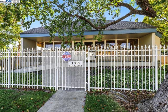 739 Aries Ln, Foster City CA: https://media.crmls.org/mediaz/9a21bf33-f34a-423e-9411-658c0b0ab82d.jpg