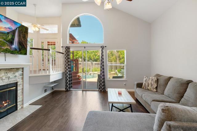 313 Willowwood Ct, Vacaville CA: https://media.crmls.org/mediaz/9a21fd0d-aeef-4ba2-93be-b14ba3ab7123.jpg