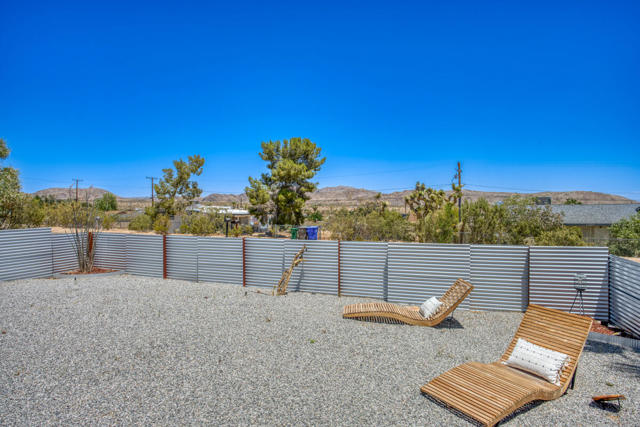 61589 El Reposo Street, Joshua Tree CA: https://media.crmls.org/mediaz/9a22c720-d98f-4ef3-bae8-3f43364ec7ad.jpg