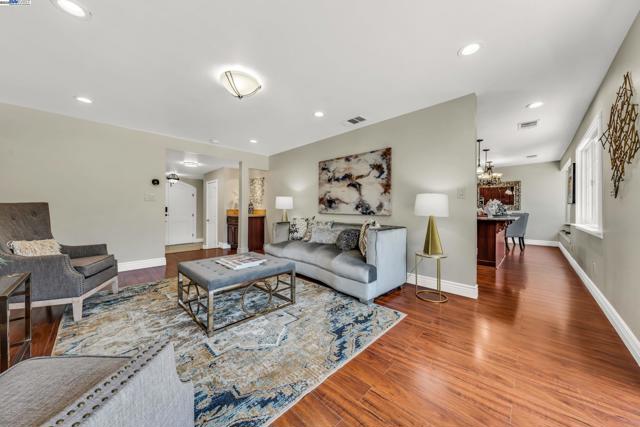 41917 Camino Santa Barbara, Fremont CA: https://media.crmls.org/mediaz/9a239958-20c0-49fd-8c88-2952b9f68102.jpg