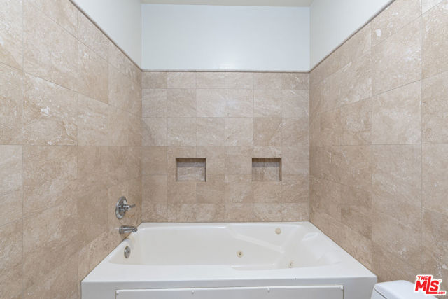 14919 Dickens Street, Sherman Oaks CA: https://media.crmls.org/mediaz/9a23ddb5-8837-4fb2-87c2-4b6797059df6.jpg