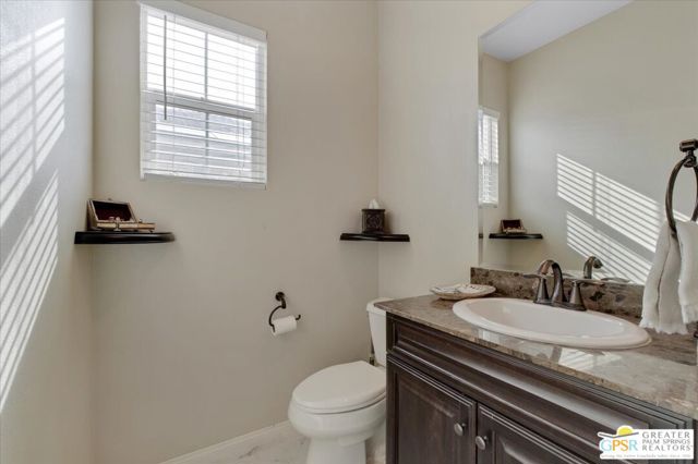 74121 Kingston Court, Palm Desert CA: https://media.crmls.org/mediaz/9a249cf1-f709-4ac3-b5e3-722f98b6da69.jpg